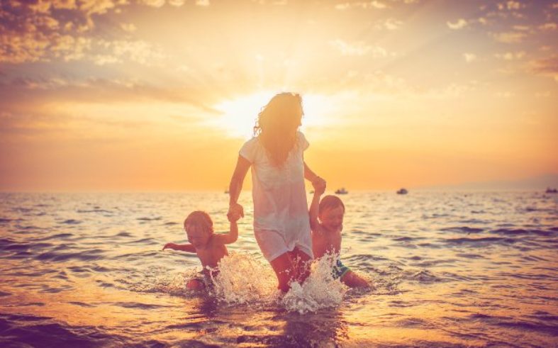 Save Your Dollars on a Vacation despite Being a Single Parent