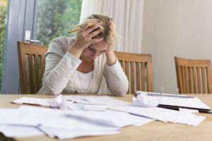 5 Reasons People Stay in Debt