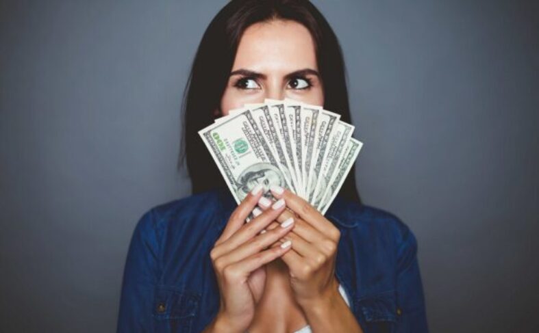 This Is How More Money Can Make You Less Happy